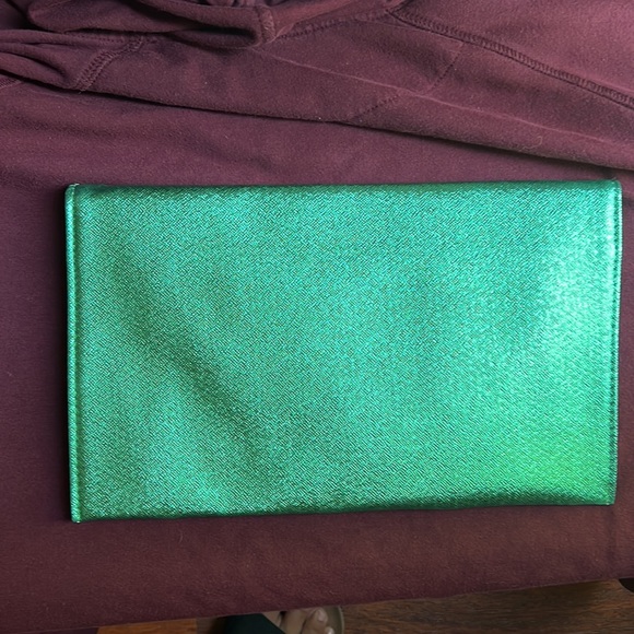 Turquoise green purse with chane hold - Picture 2 of 4